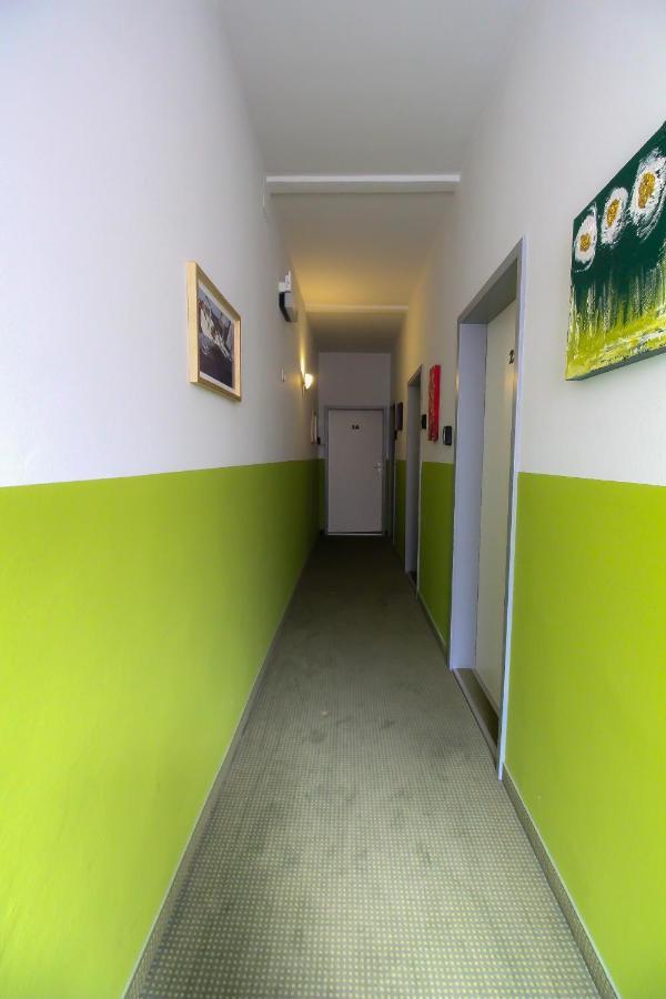 Economic 2Sb Apartment In Lively Area Viena Exterior foto